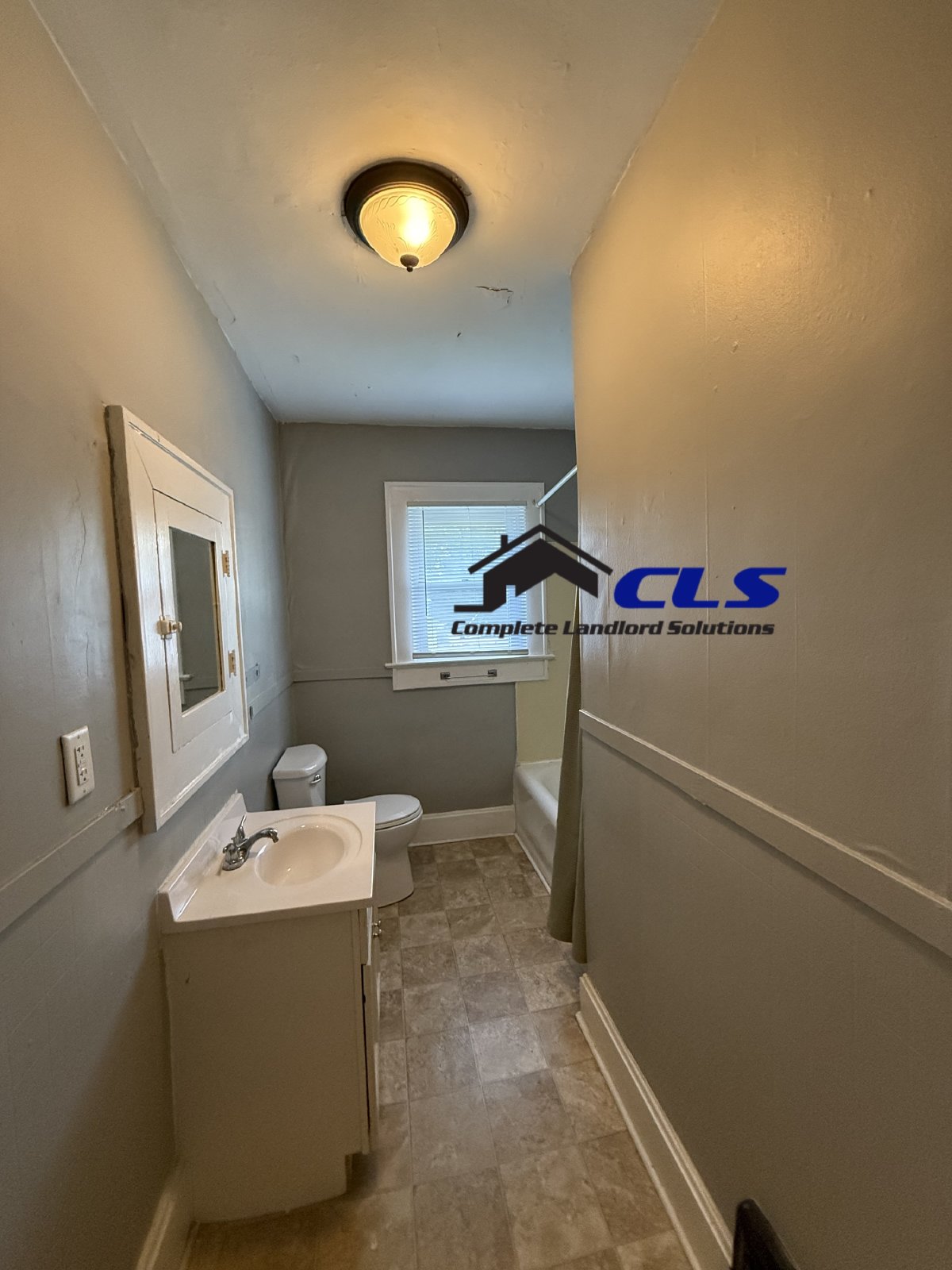 832 S 17th - 1 property image